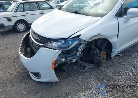 2017 Chrysler Pacifica Touring-L z USA, uszkodzony, nr VIN 2C4RC1BG4HR503093